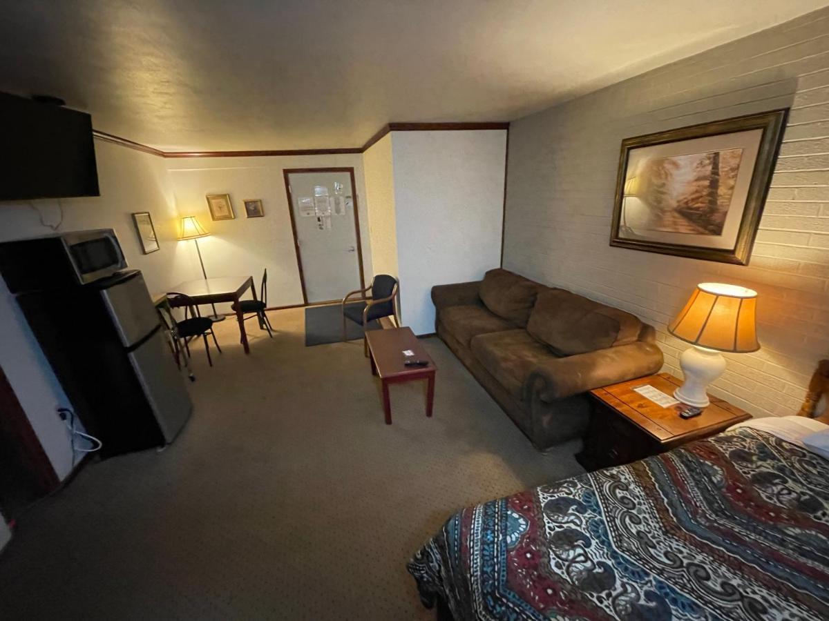 Highland Court Motel Fairmont Exteriör bild